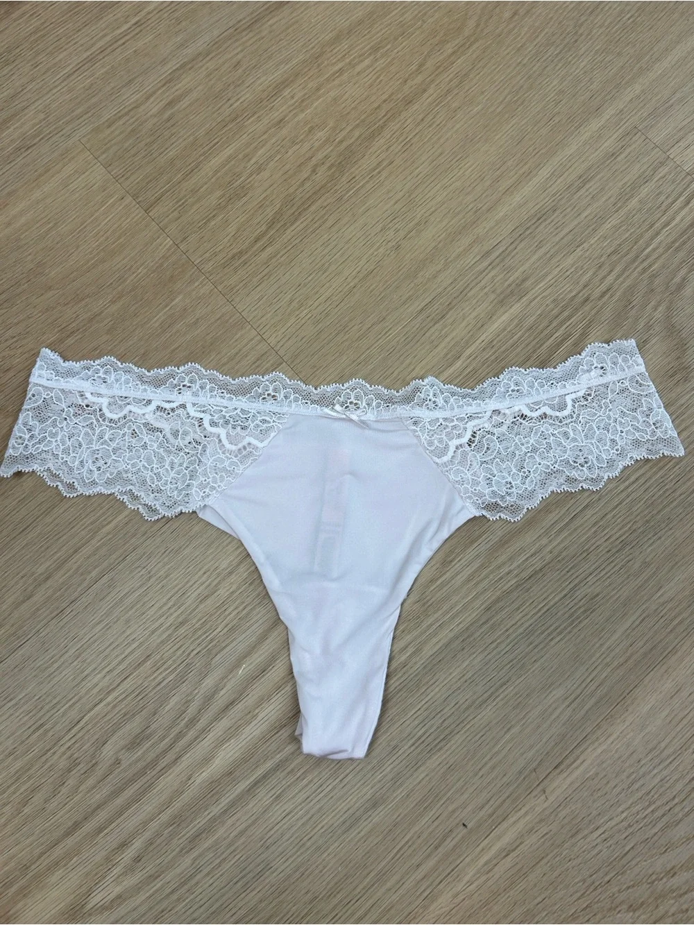 Victoria’s Secret Dream Angels Thong Panty M